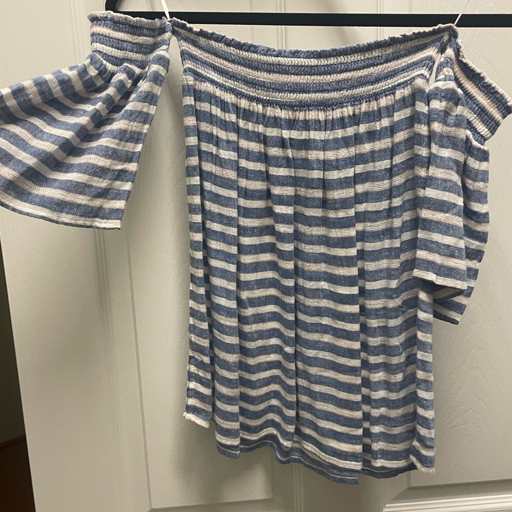 Rails off the shoulder top